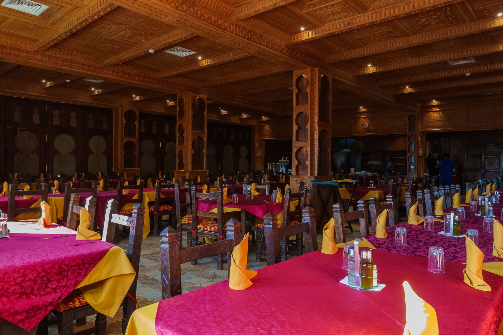 Restaurant · 200 diners 1