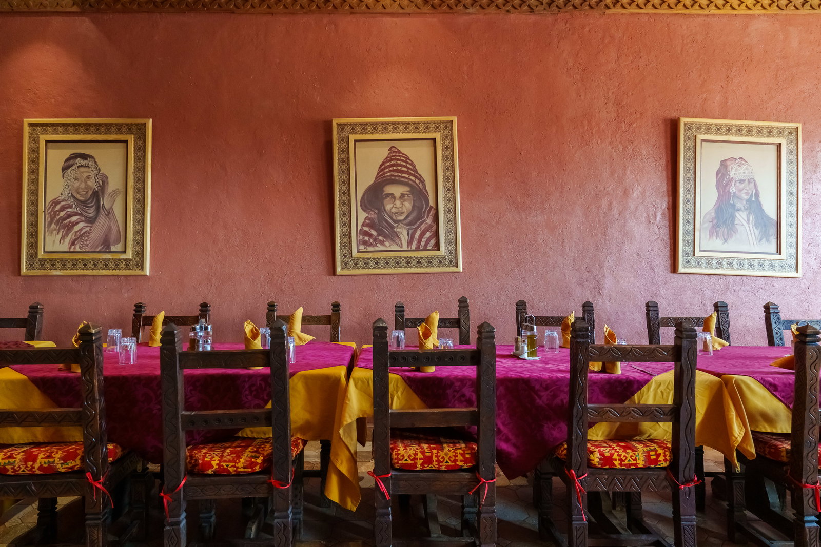 Restaurant · 200 diners 2