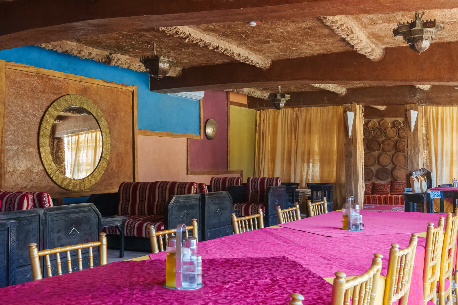 Restaurant · 200 diners 5