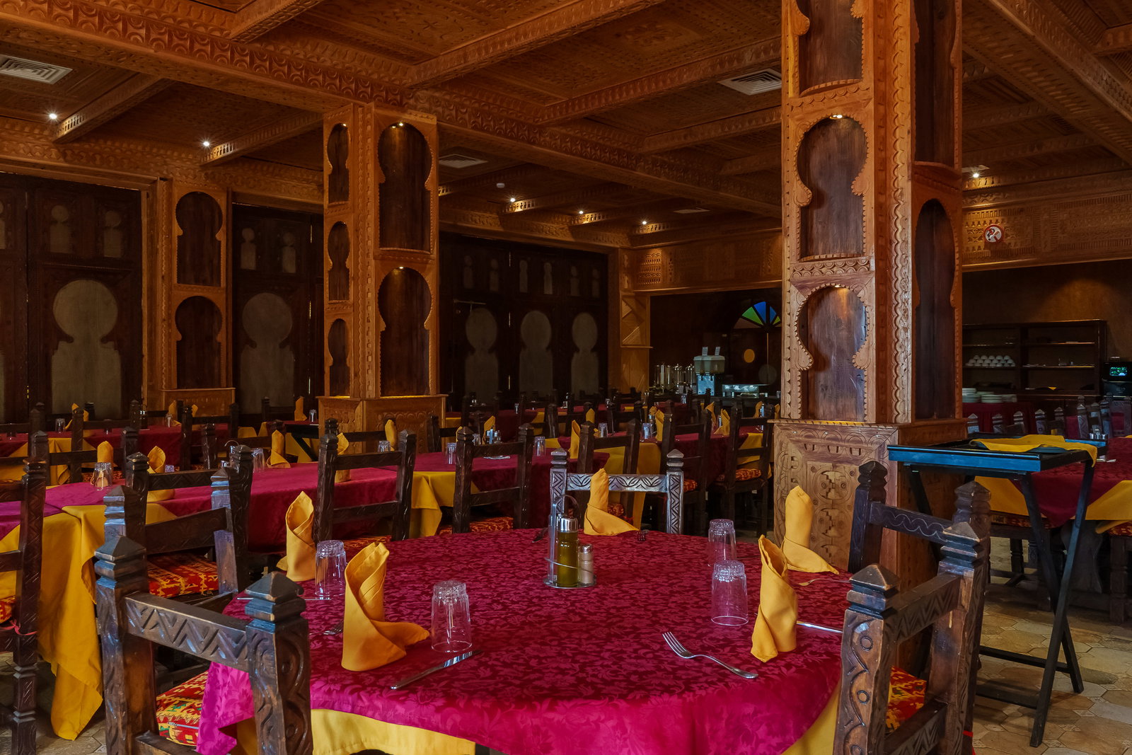 Restaurant · 200 diners 8