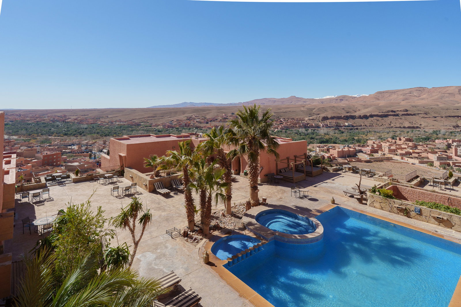 Outdoor Pool · Jacuzzi · Pool Bar