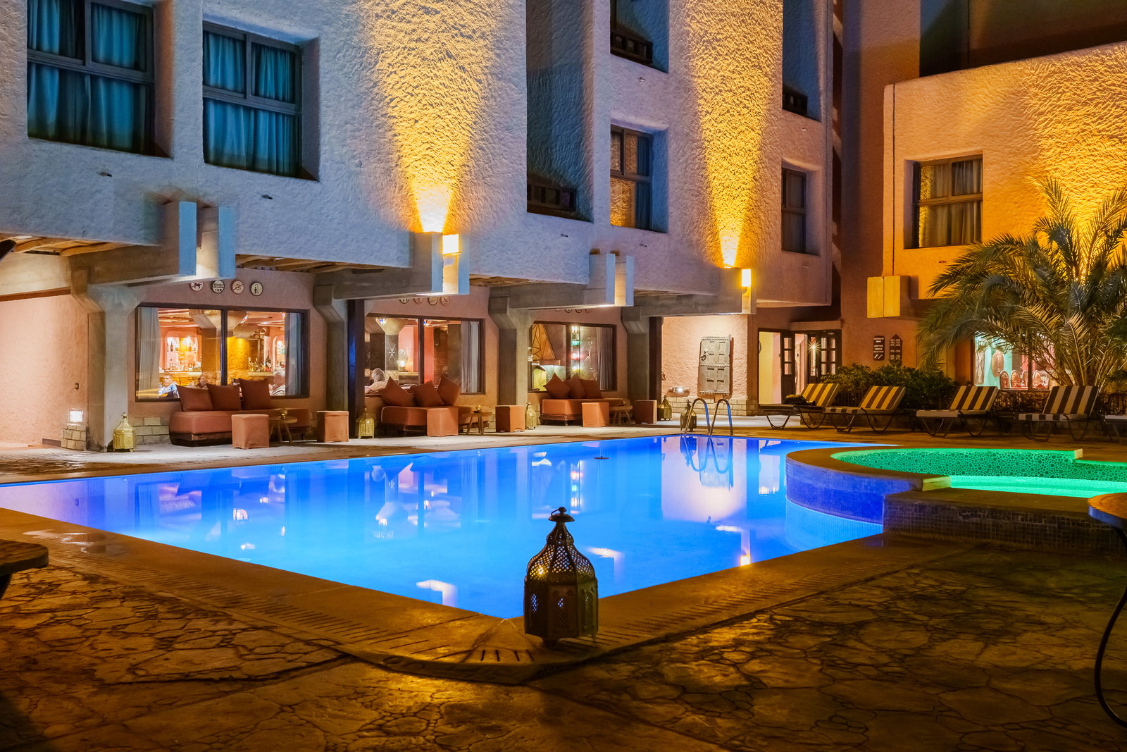 Outdoor Pool · Jacuzzi · Pool Bar 4