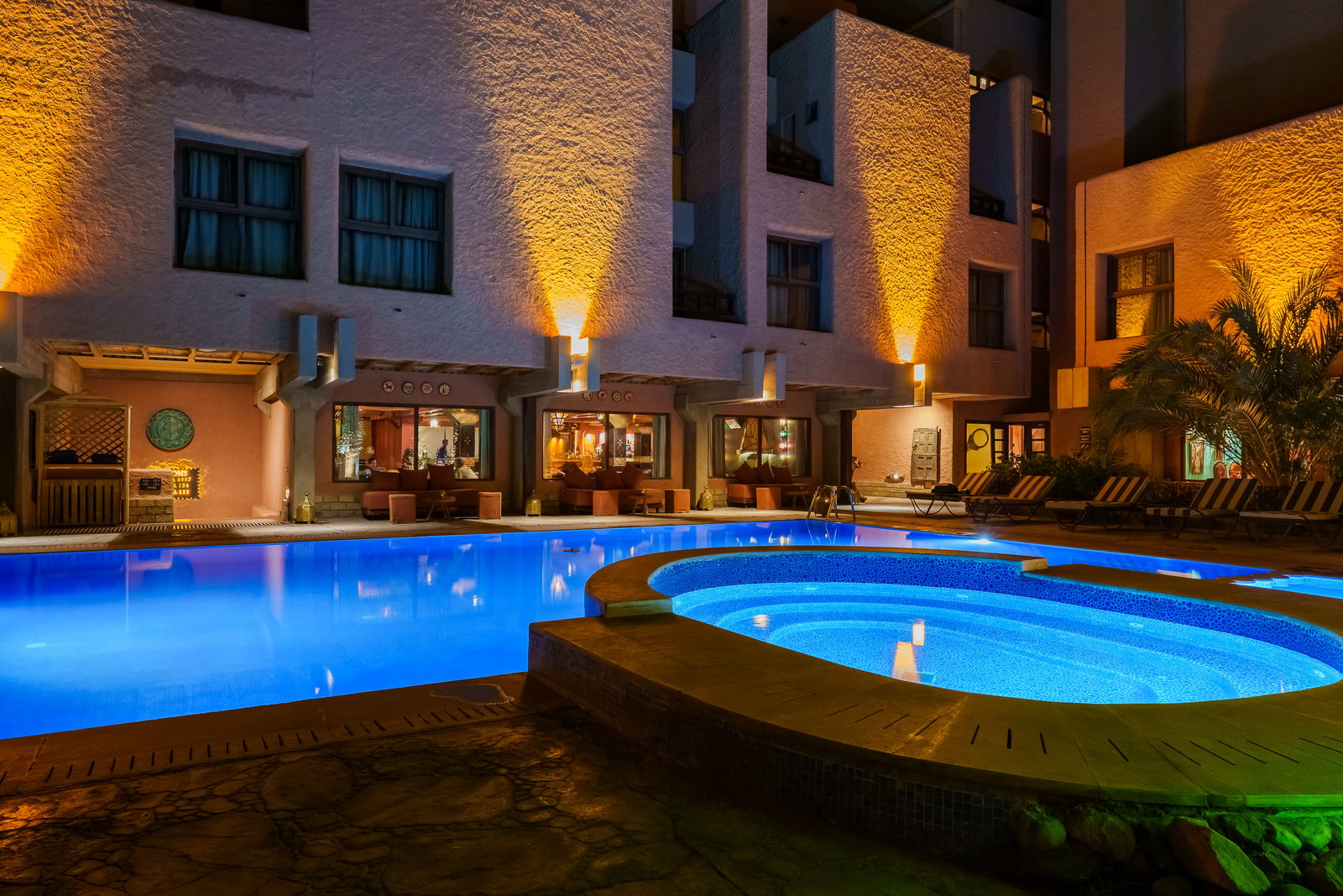 Outdoor Pool · Jacuzzi · Pool Bar 6