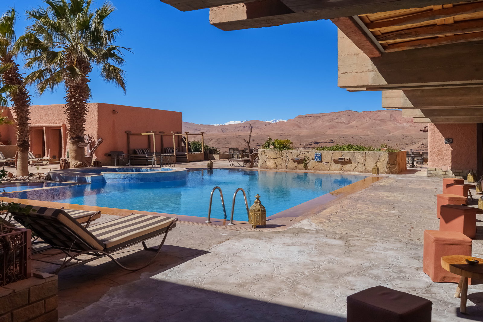 Outdoor Pool · Jacuzzi · Pool Bar 8