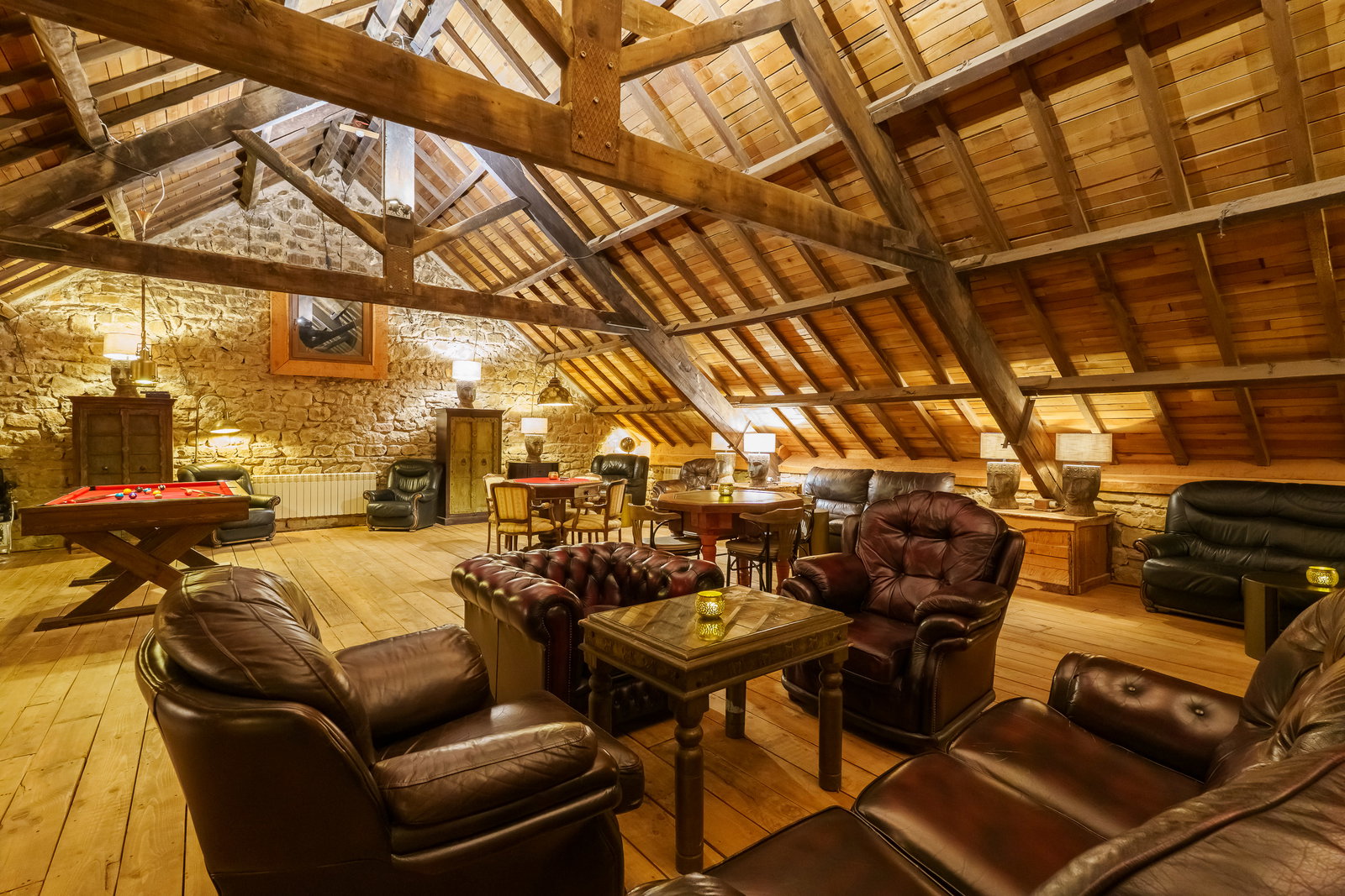Lounge & Bar with Fireplace 2