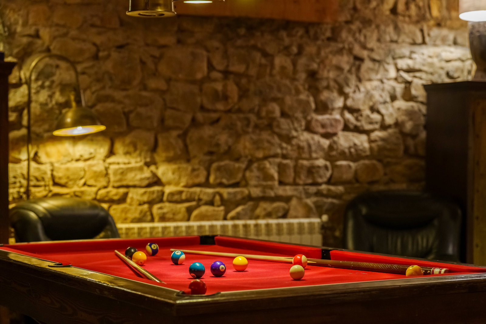Lounge & Bar with Fireplace 3