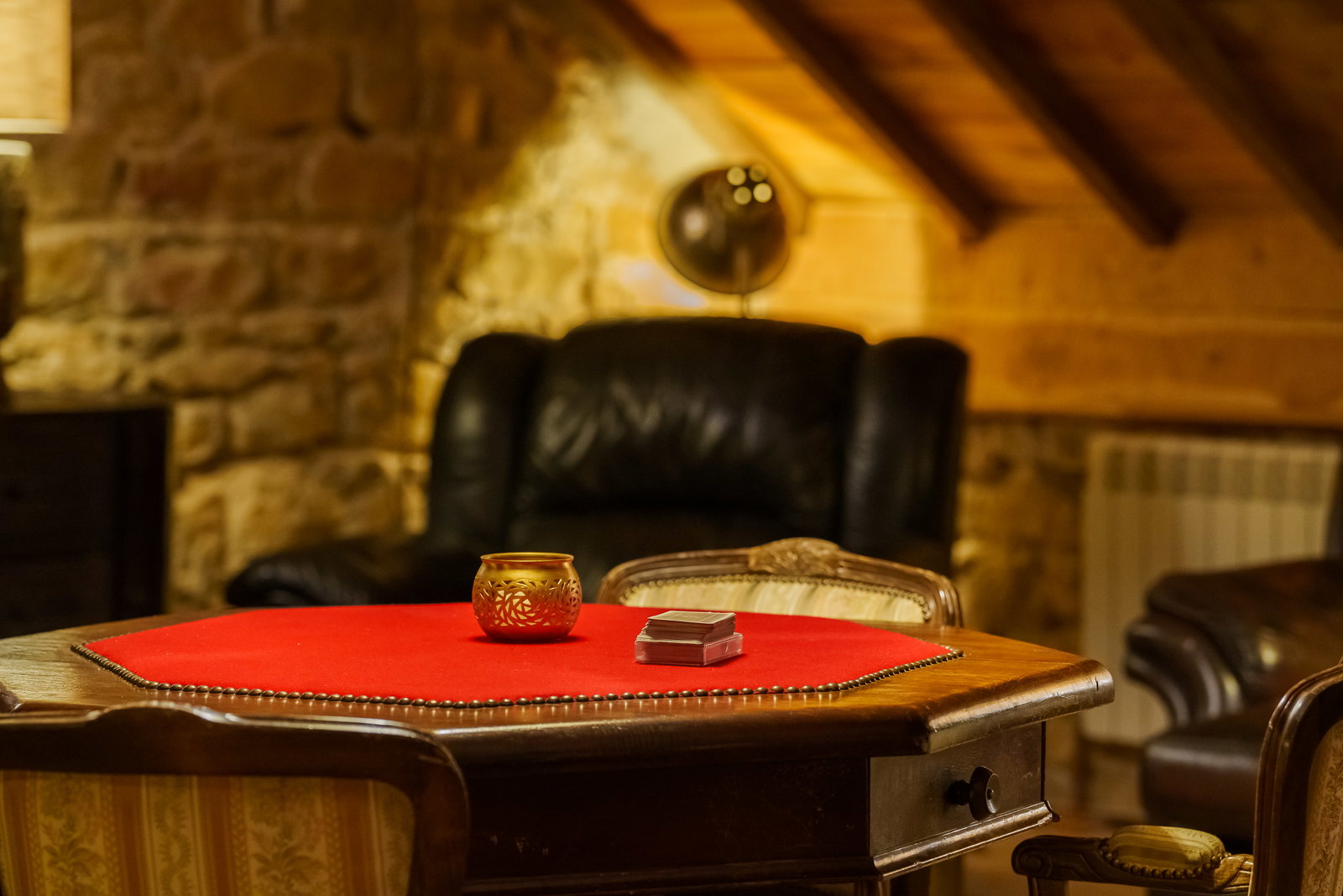 Lounge & Bar with Fireplace 4
